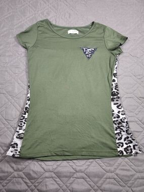 Guess women’s t-shirt green body leopard print side triangle logo patch Size S